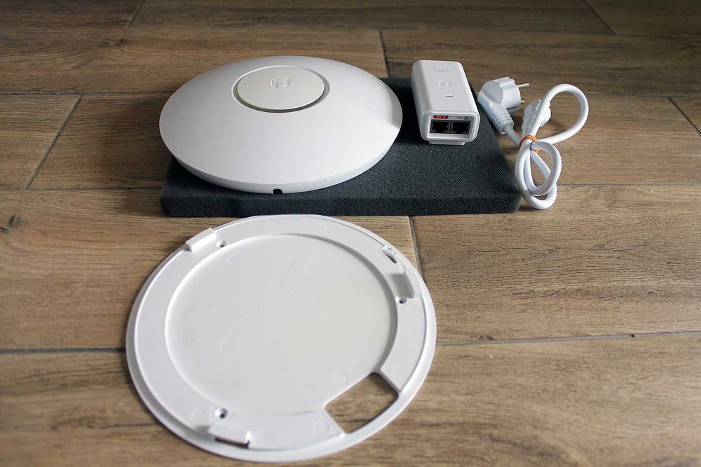 Точка доступа Ubiquiti UAP SWX-UAP ic:6445A-UAP