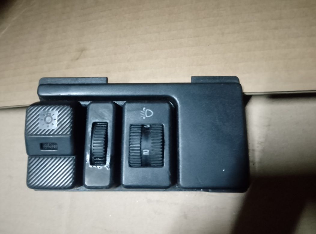 VW T4 1,9 2,4 Włącznik świateł model przed liftingiem