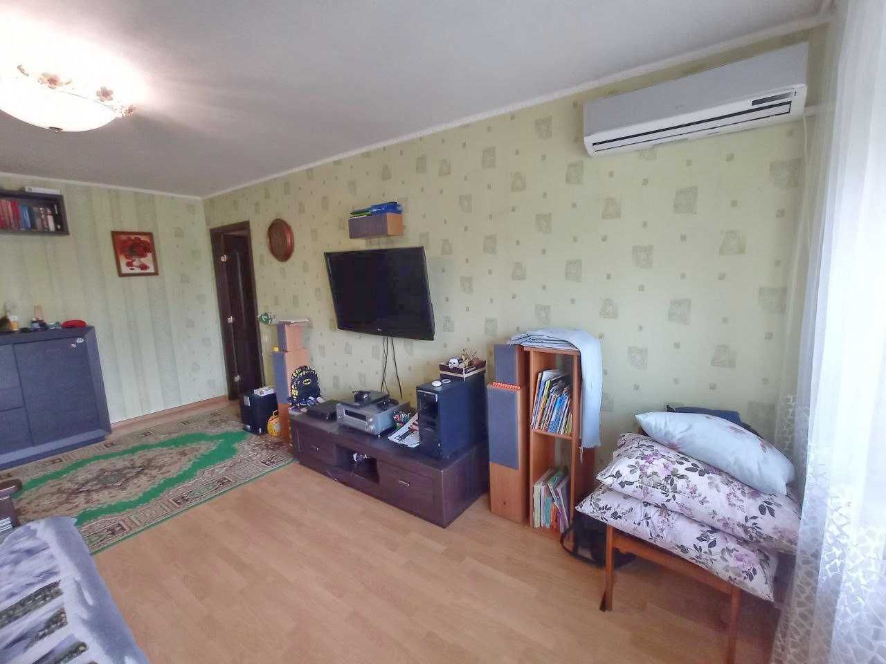 Продам простору 5кім квартиру вул. Солідарна 12-й квартал