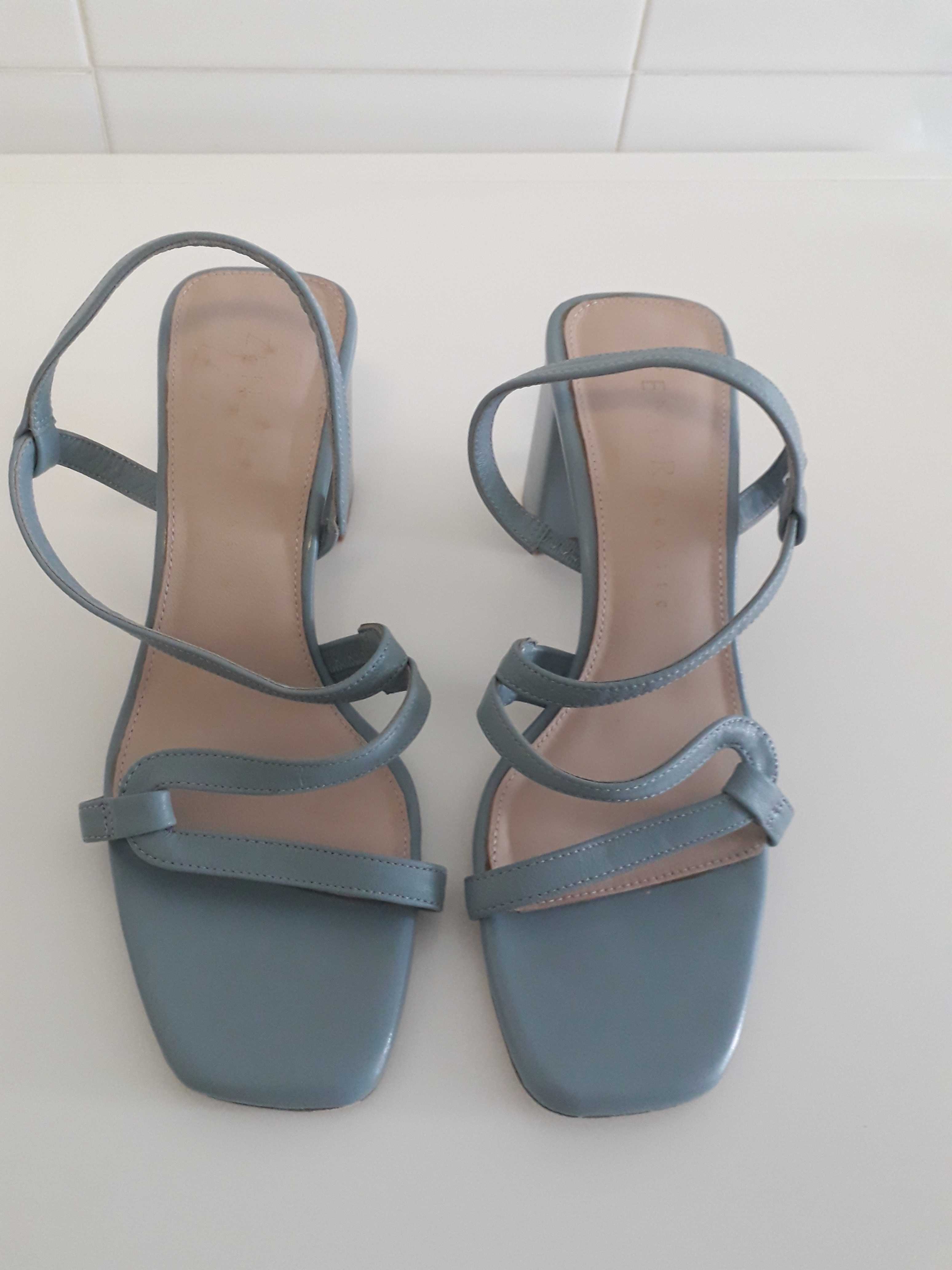 Sandálias azuis claras (NOVAS) tam.36