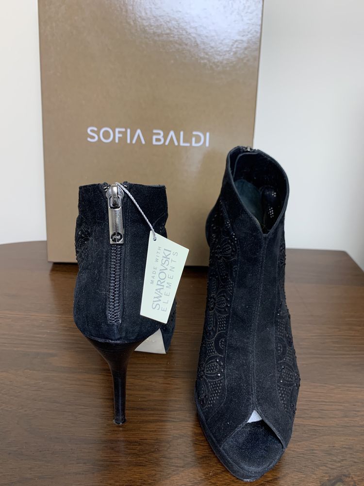 Продам резные замшевые ботинки фирмы SOFIЛ BЛLDI р.37