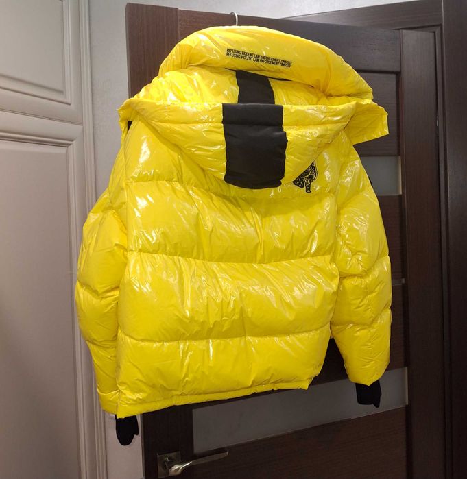 Пуховик жіночій жовтий