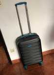 Mala de viagem prática e durável em ótimo estado.