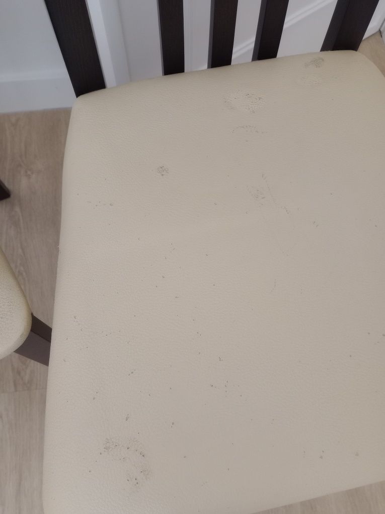 Vendo conjunto de 4 Cadeiras de Jantar