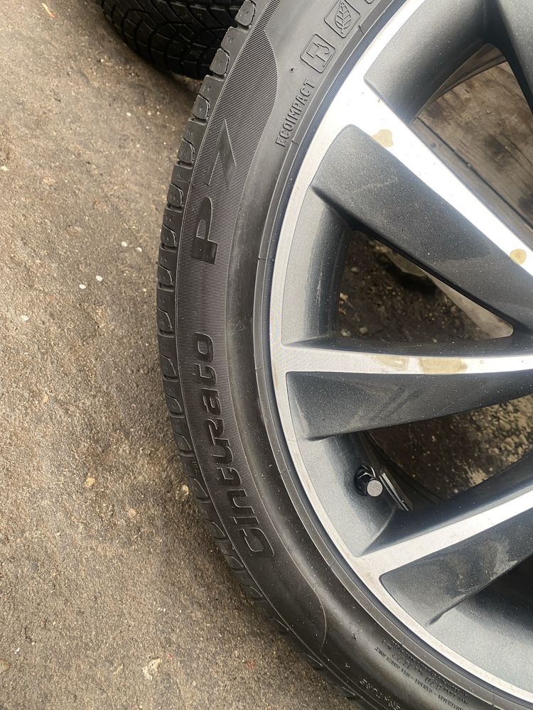 Диск оригінальний з шиною на Skoda Superb , одна штука