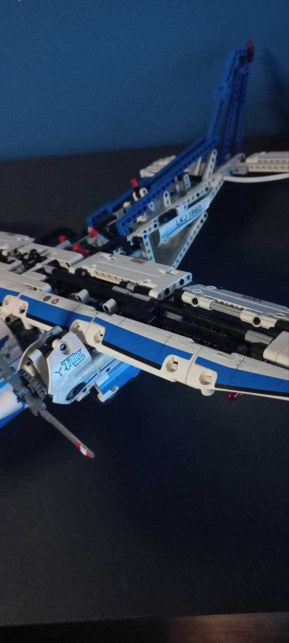 Lego technic 42025, лего технік вантажний літак