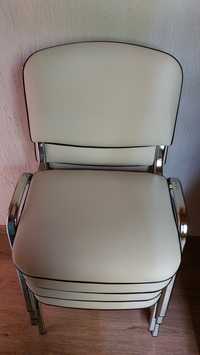 Fotel biały z metalowymi nogami