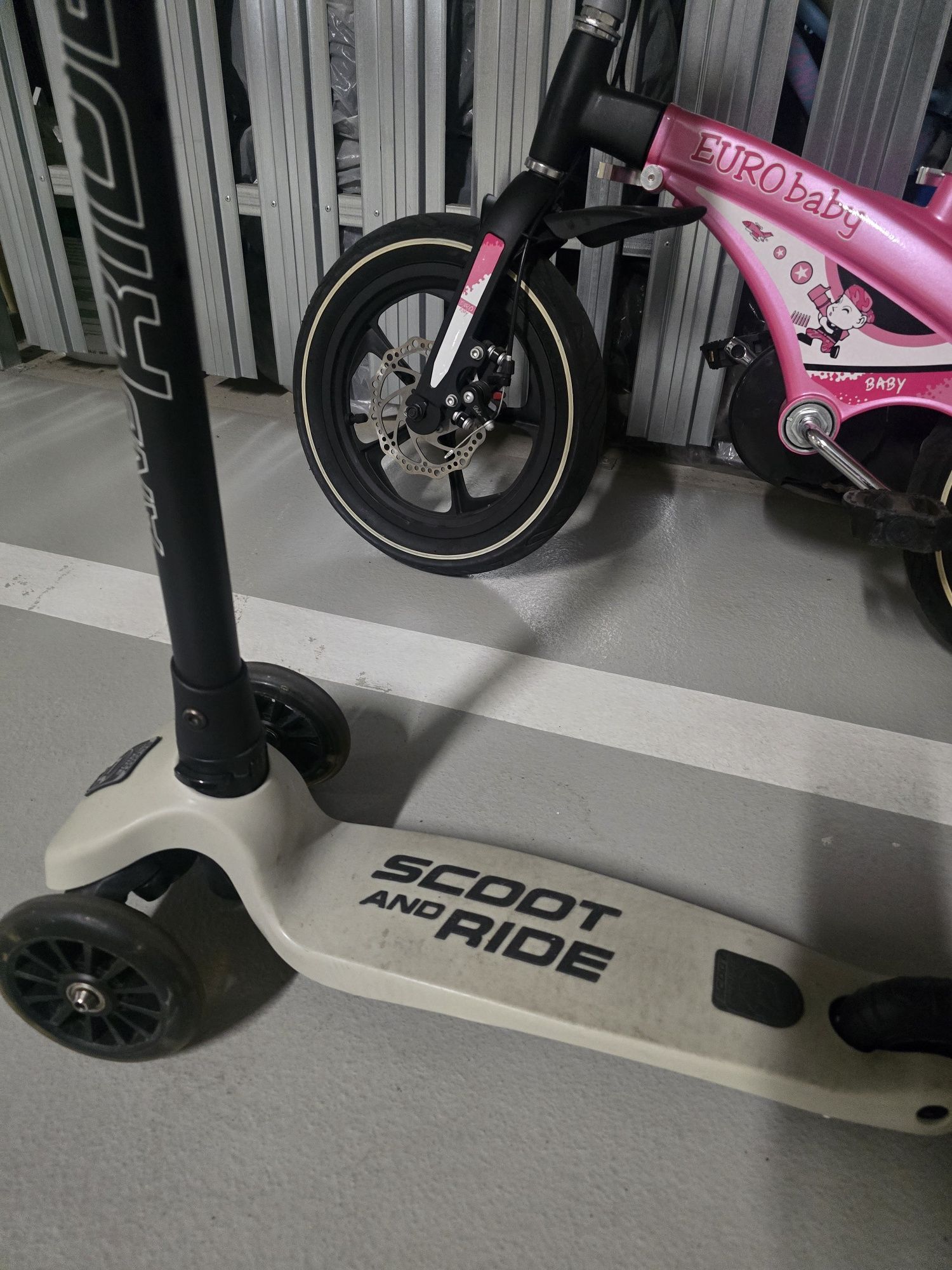 SCOOTANDRIDE Highwaykick 3 LED Hulajnoga składana ze świecącymi kółkam