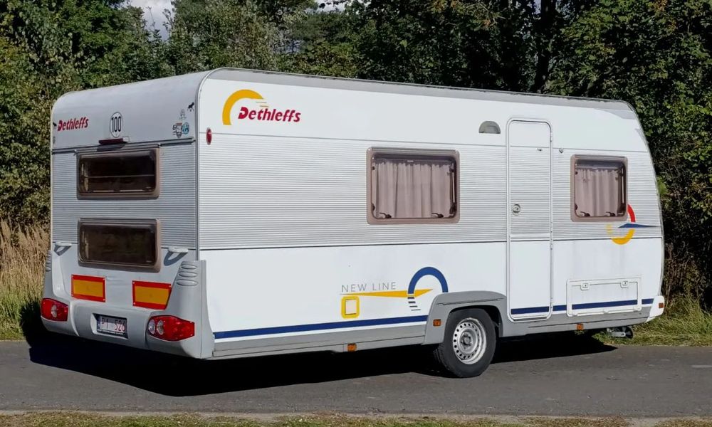 Dethleffs 490 TK 1300kg Hobby 490 KMF  piętrowe łóżka 3 pokoje 5 6 osób zadbana zarejestrowana +przedsionek