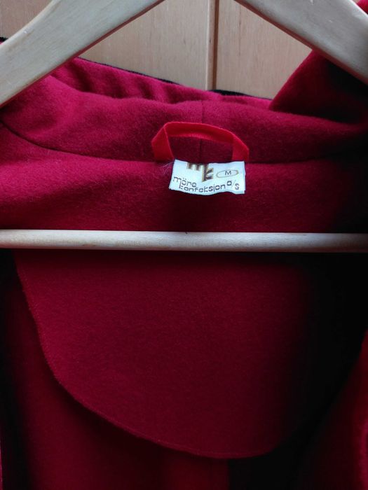 czerwona wełniana peleryna z kapturem real vintage wełna Pure New Wool