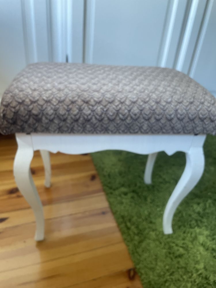 Taboret / podnóżek ludwikowski