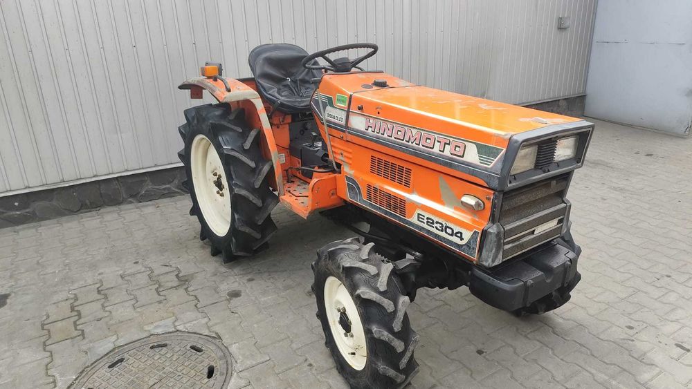 Japoński traktorek Hinomoto E2304 4x4 23KM Super stan