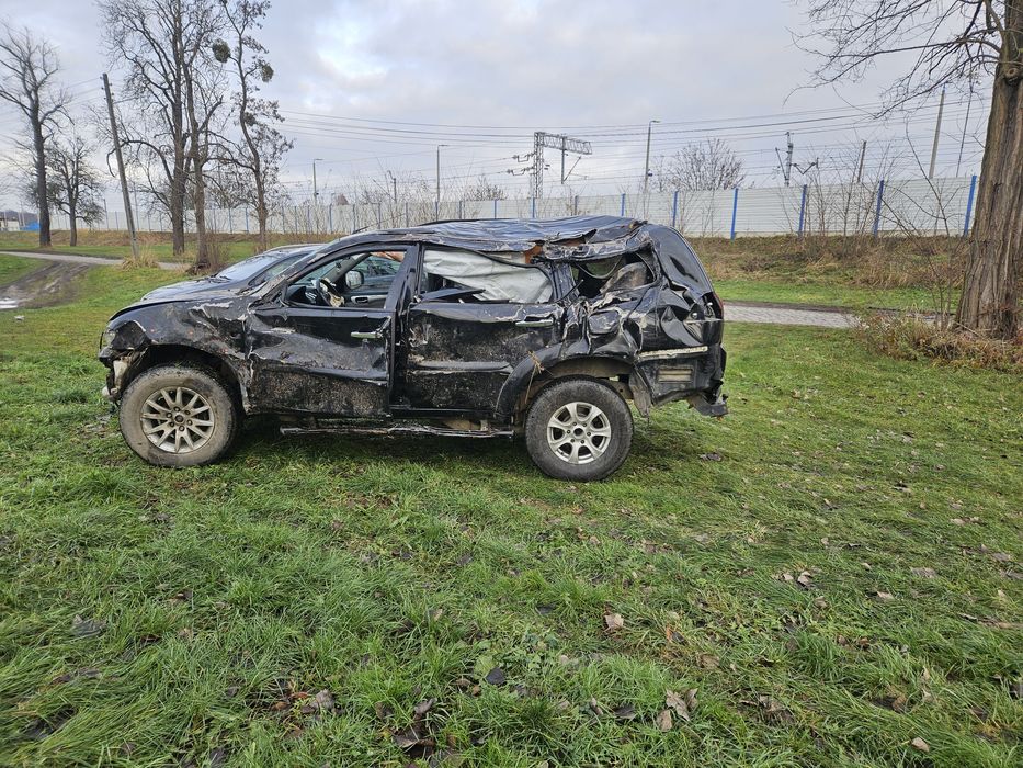 Mitsubishi Pajero  sport  2 5 diesel