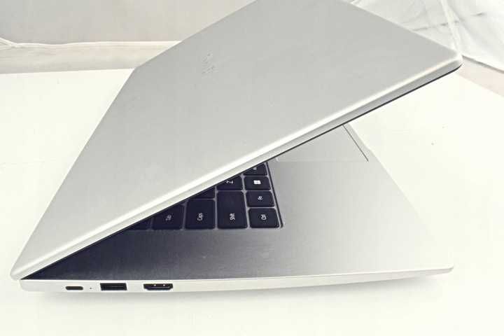 Huawei MateBook D15 2021 / 15,6" / Intel Core i5 8 GB / 512 GB