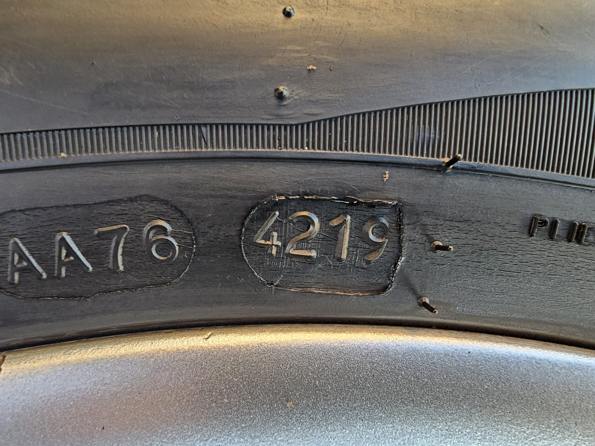 Felgi Renault aluminiowe 17 cali z oponami