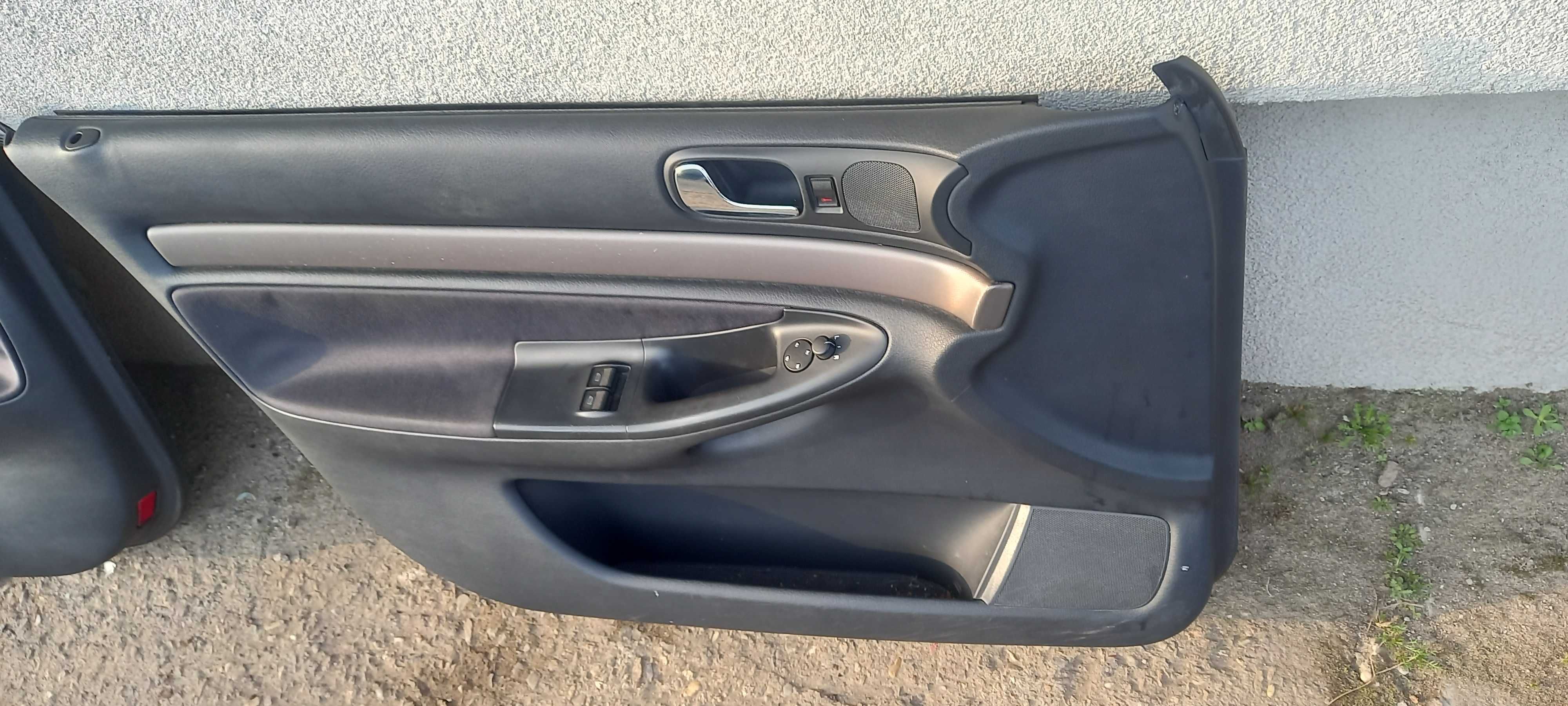 Boczki tapicerka drzwi Audi A4 B5 kpl