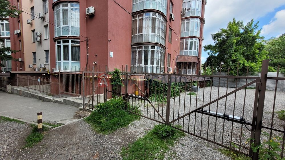 Продам приміщення в центрі, 211 м²;, 253 00 $
