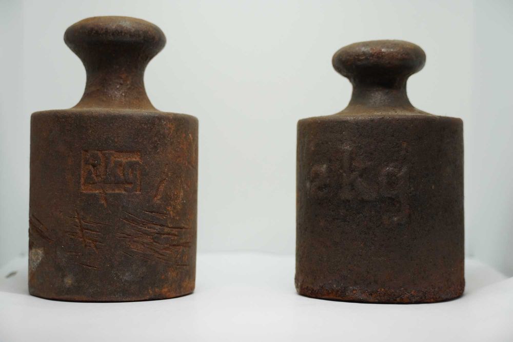 Dwa odważniki do wagi szalkowej 2kg