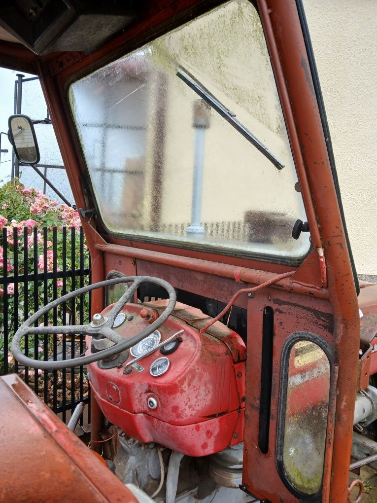 Ciągnik Massey Ferguso 135 Traktor Ferguson
