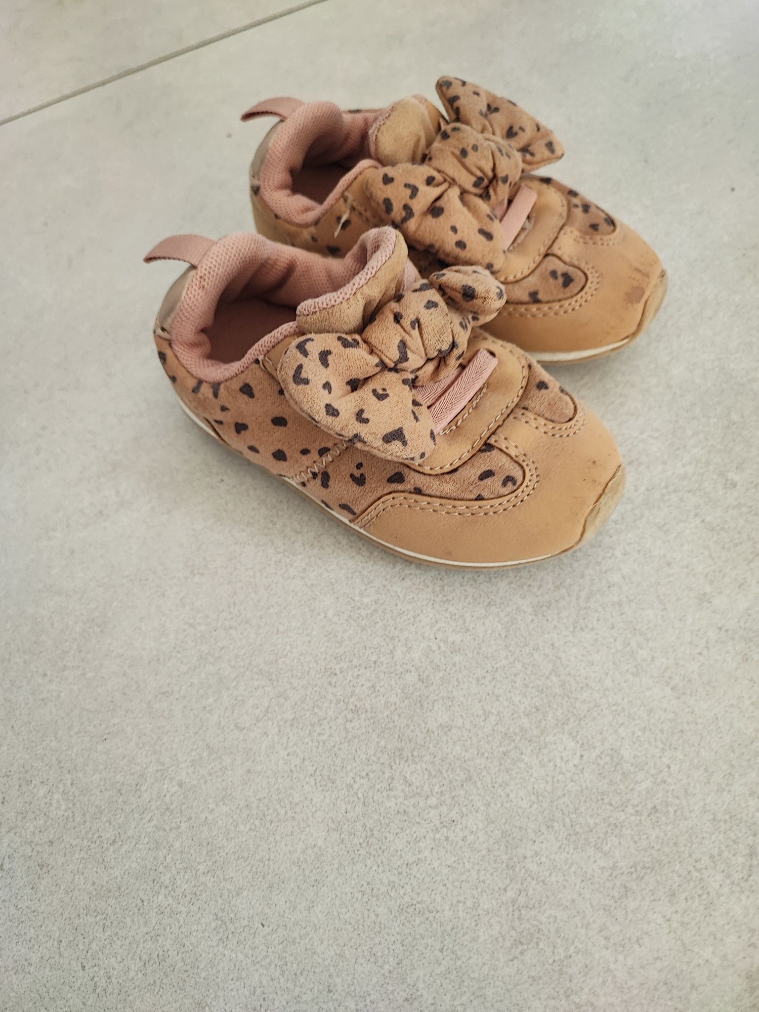 Buty dziecięce dla dziewczynki H&M rozmiar 22
