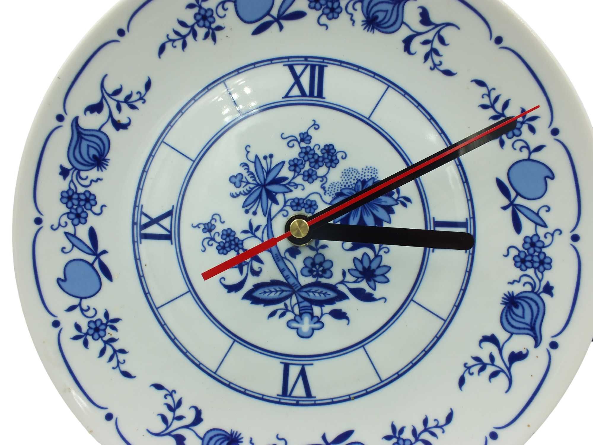 Piękny porcelanowy zegar - wzór cebulowy JLMENAU J