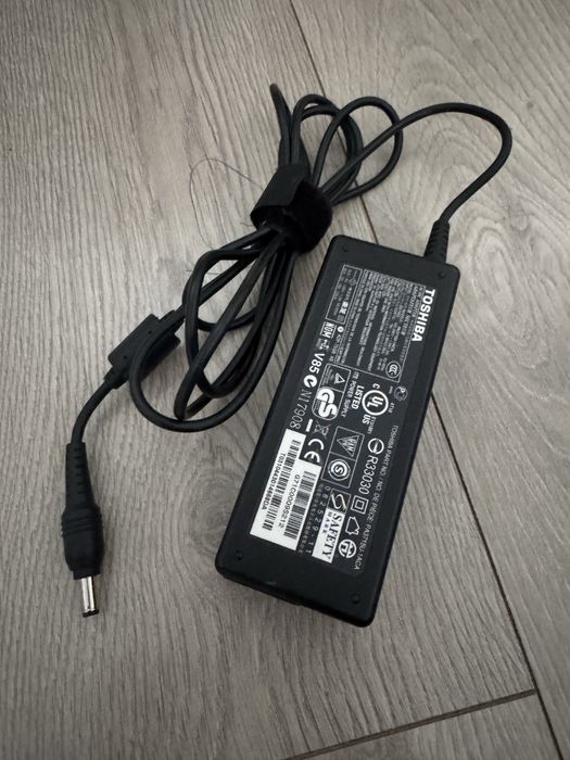 Ładowarka Toshiba