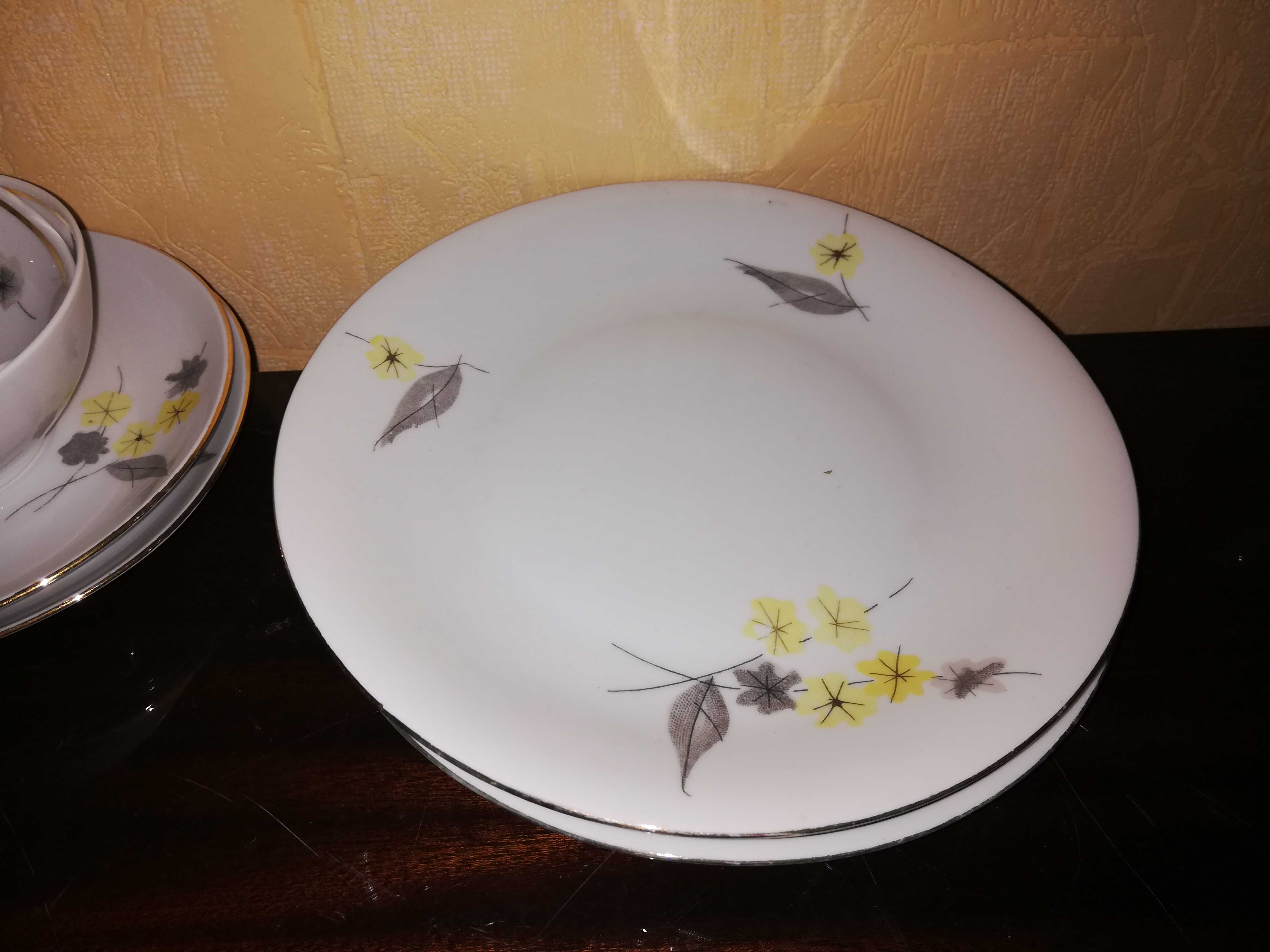 Porcelanowy serwis kawowy Wałbrzych retro PRL