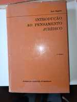 Livros de direito, da Fundação Calouste Gulbenkian, 10€ cada