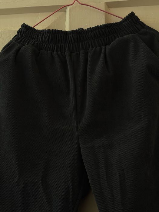 Вельветовий сірий костюм, розмір М , стан ідеальний