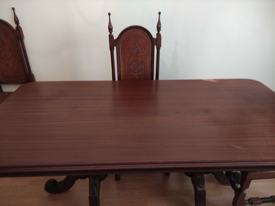 Mesa madeira e cadeiras