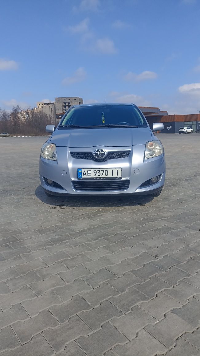 Продам Тойота аурис 1.6 автомат