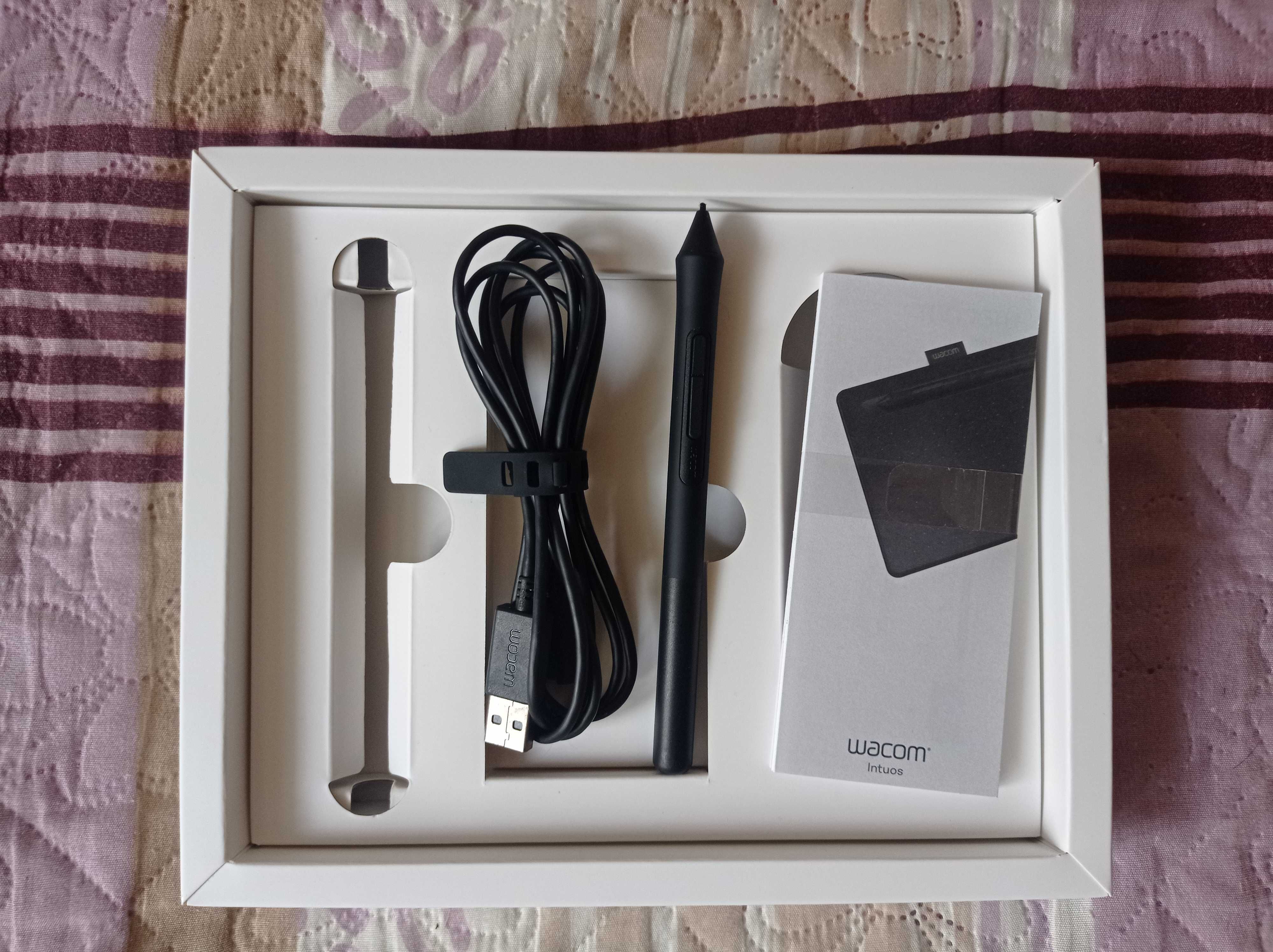 Графічний планшет Wacom Intuos S Bluetooth Black