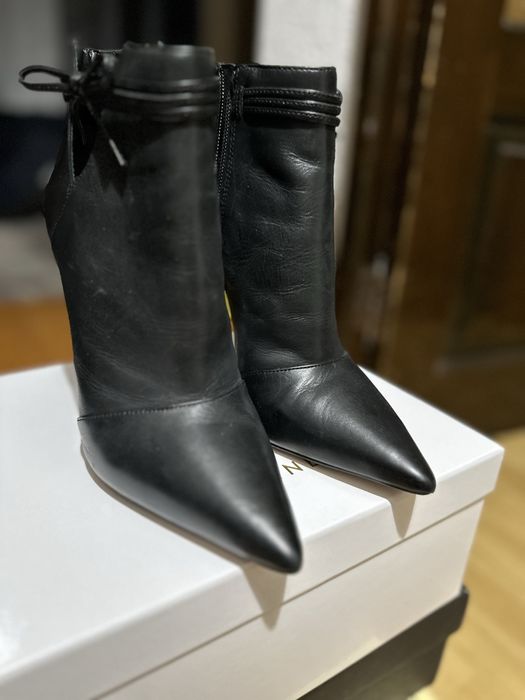 Ботильйони, чобітки, черевички