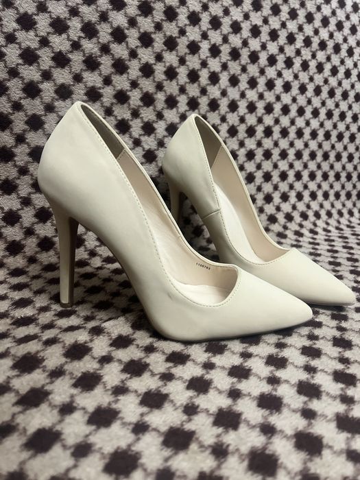 Гарні туфлі лодочки