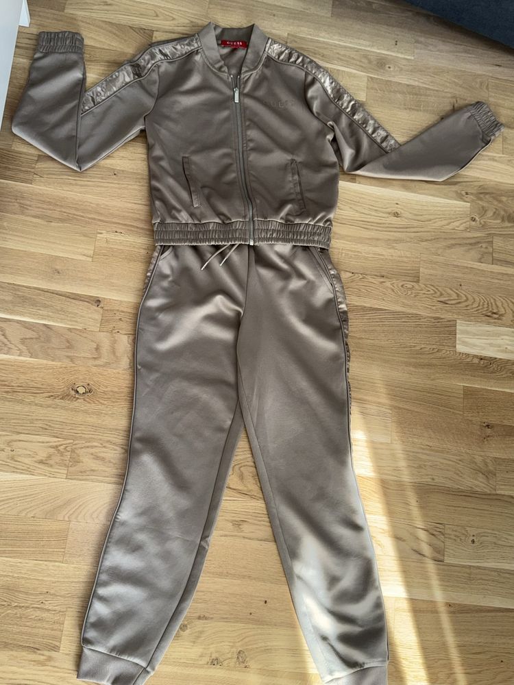Продам костюм GUESS