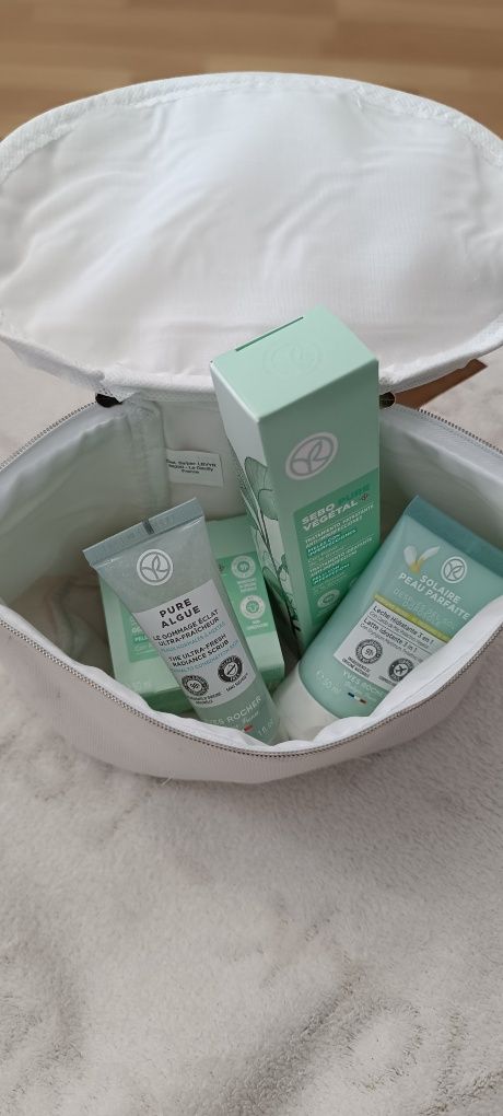 Conjunto de 4  cremes rosto e bolsa Yves Rocher