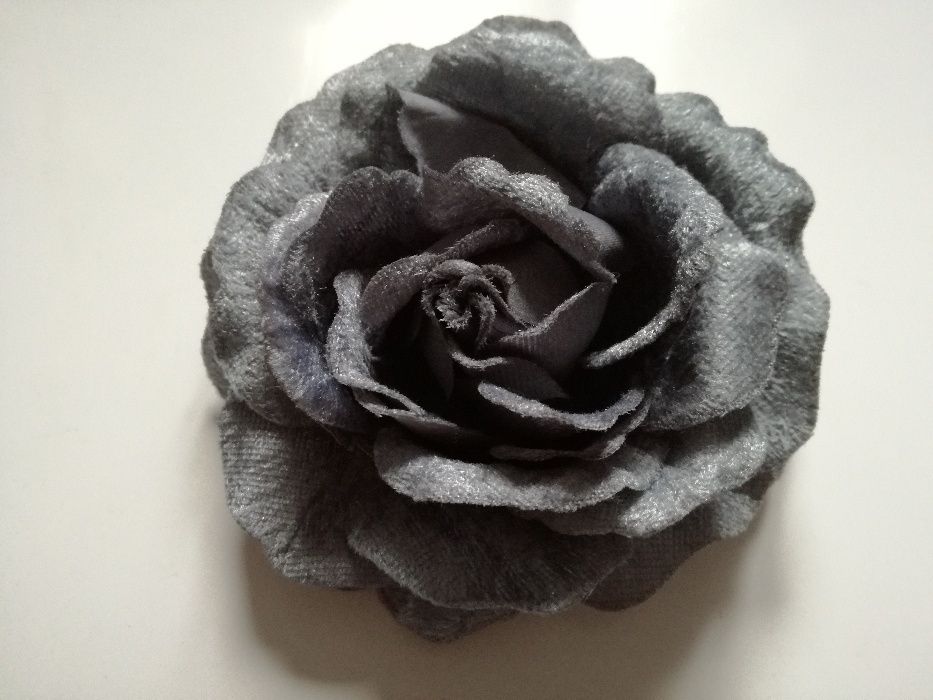 H&M broszka przypinka ozdoba klapy marynarki - niebieska róża kwiat