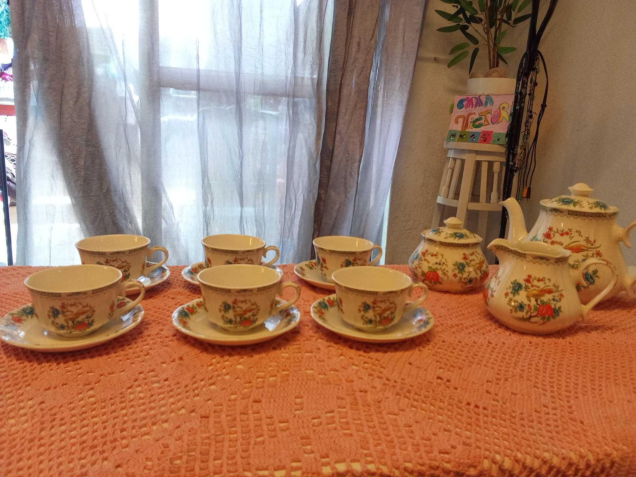 Conjunto Exclusivo de Porcelana Retro da Fábrica de Sacavém