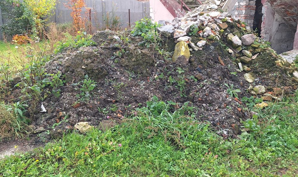 Oddam ziemię z gruzem