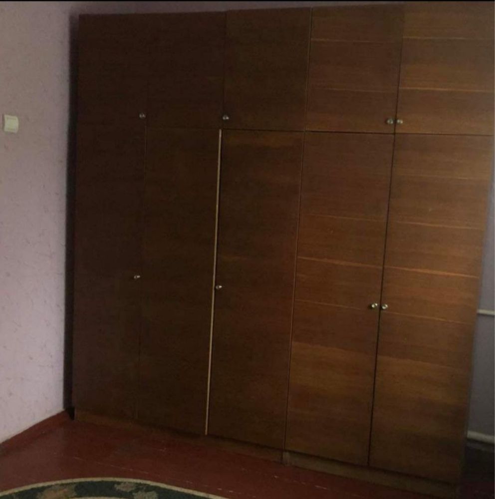 Шафи. Одна трьохдверна та одга двохдверна
