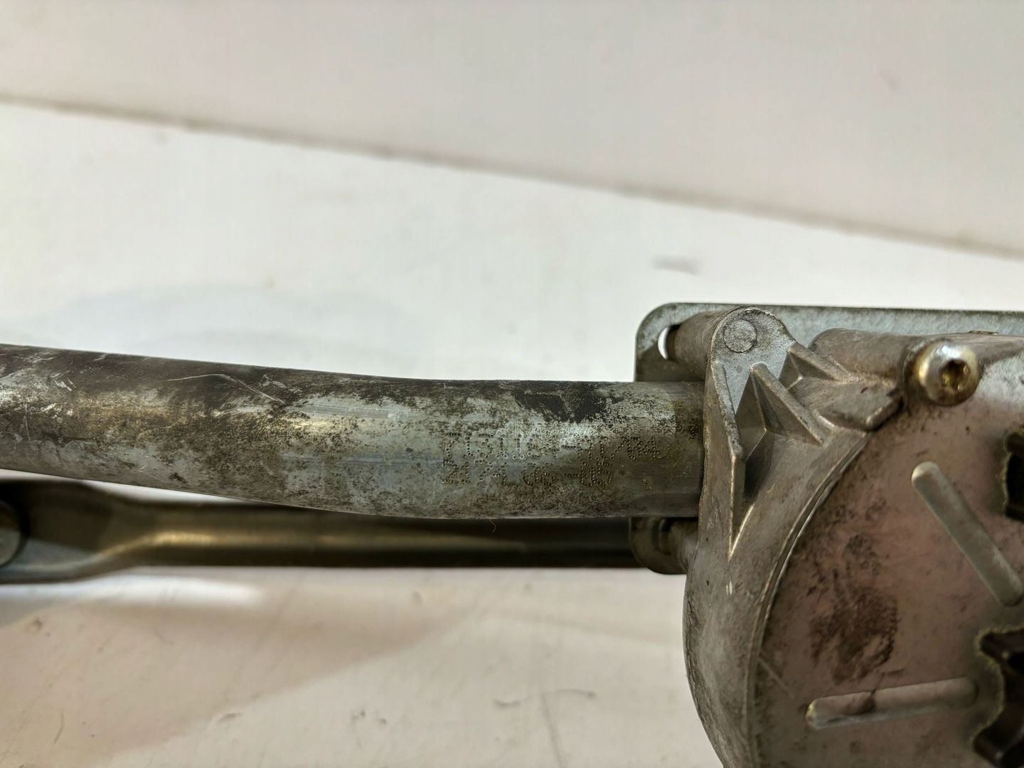 BMW E60 E61 E63 E64 mechanizm wycieraczek   16941
