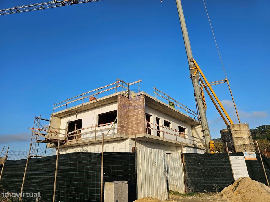 **Moradia T4 em construção com materiais de qualidade, áreas acima da