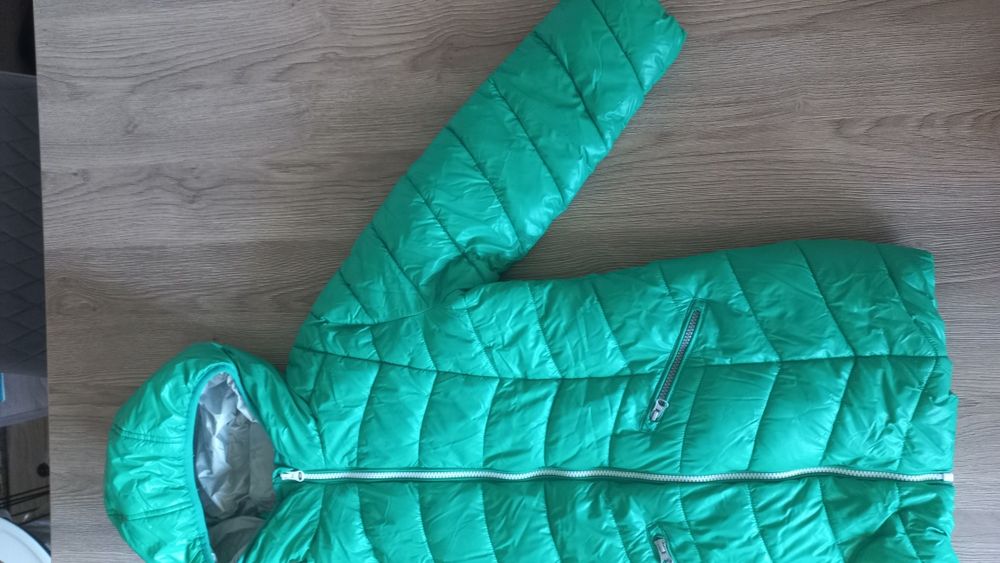 Kurtka zimowa dla dziewczynki w rozmiarze 140