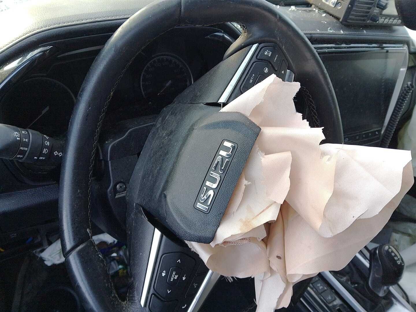Isuzu D-Max 1.9 EXT. CAB AUT. 6 Samochód ciężarowy, uszkodzony,