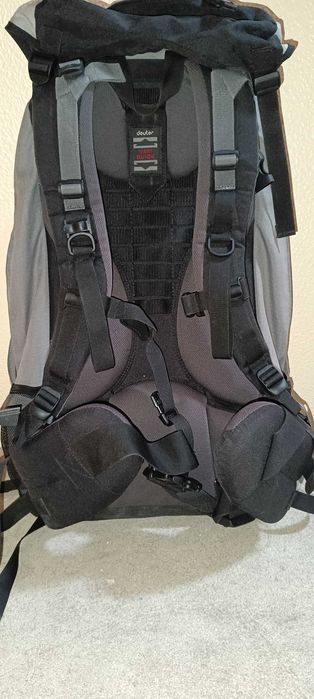 Mochila de Montanhismo marca Deuter de 65 lt +10