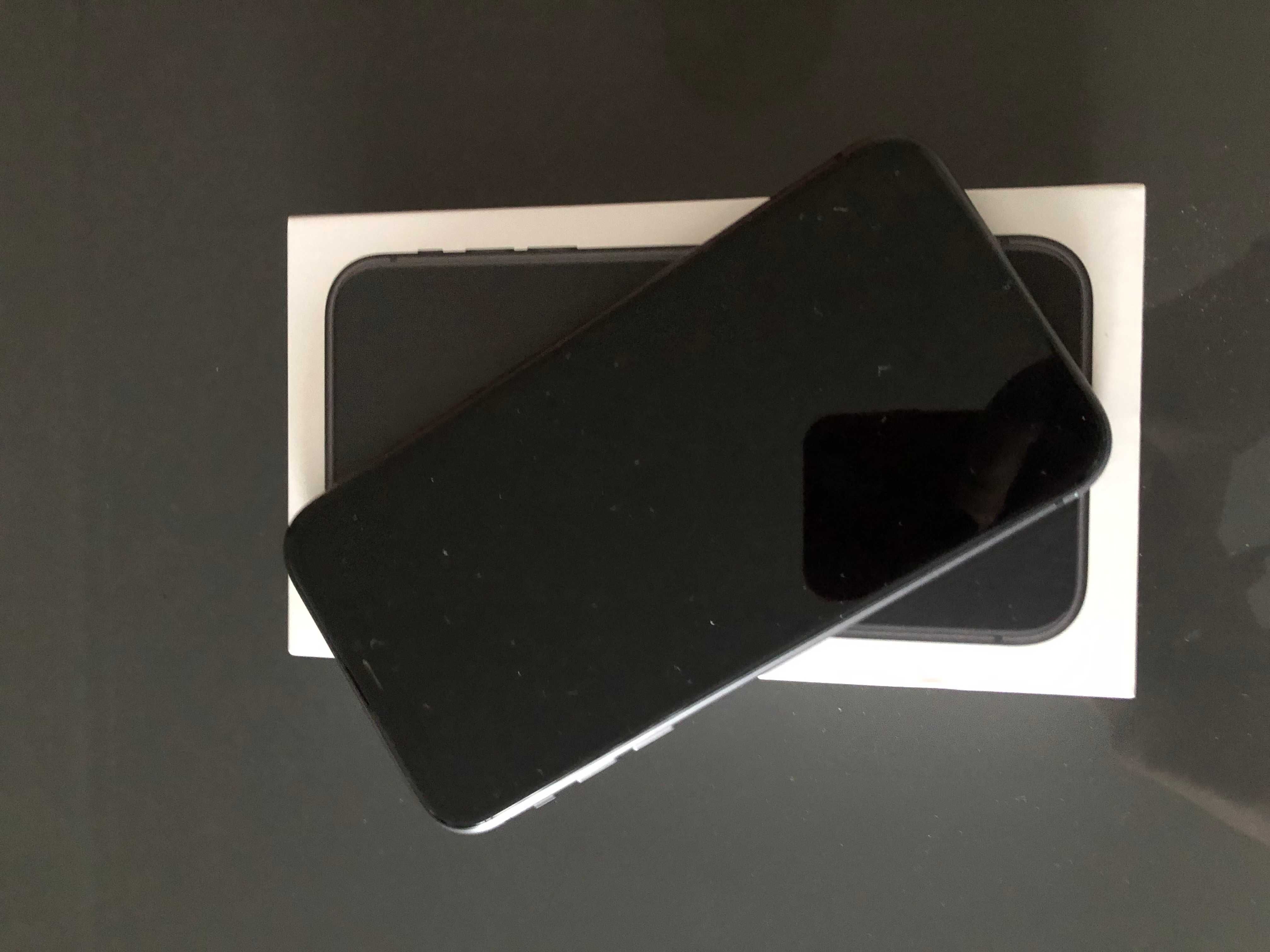 Iphone 11 64GB Preto + Capas