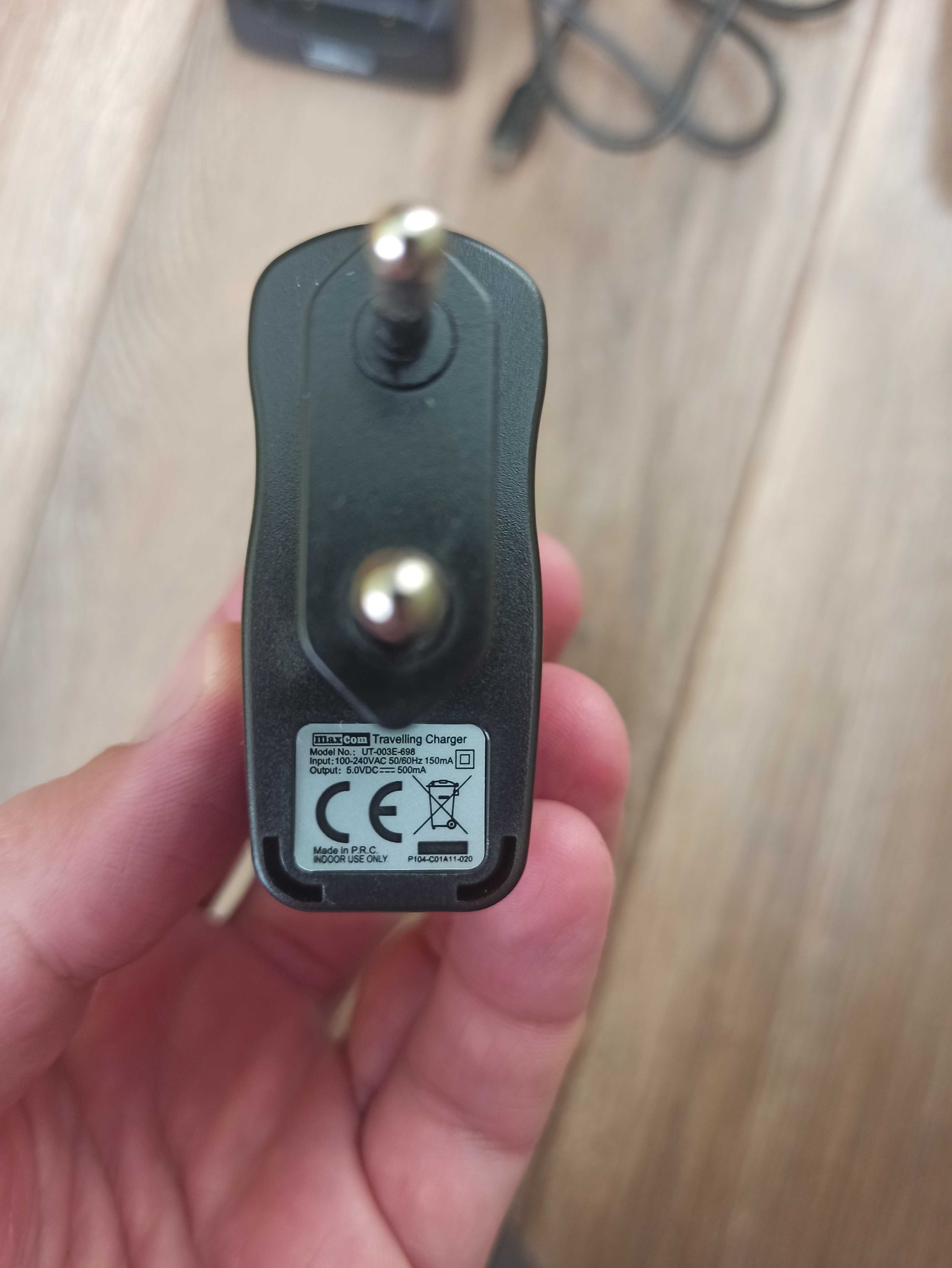 Ładowarka do telefonu maxcom mm432bb + telefon
