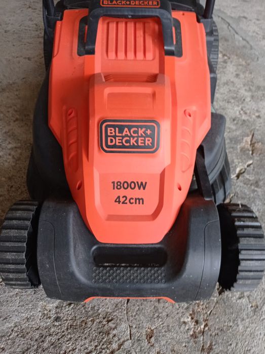 Corta-Relvas BLACK & DECKER 1800W 42cm com punho ergonómico