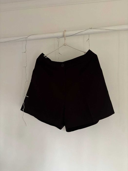 Чорні шорти з костюмної тканини жіночі чорні костюмні шорти вовк VOVK