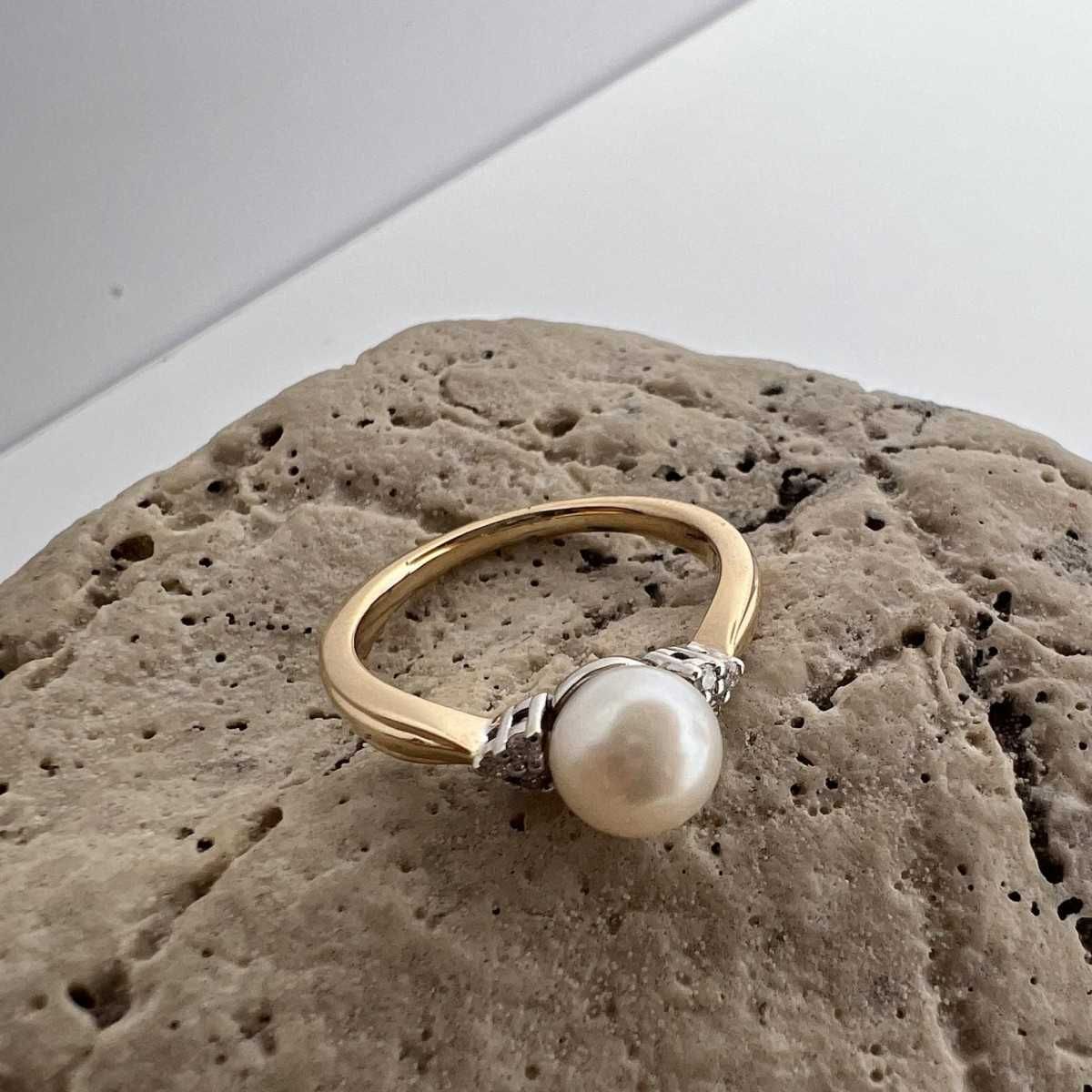 Wyjątkowy Złoty Pierścionek Perła Diament Brylant 0,06CT 3,41g R15 585